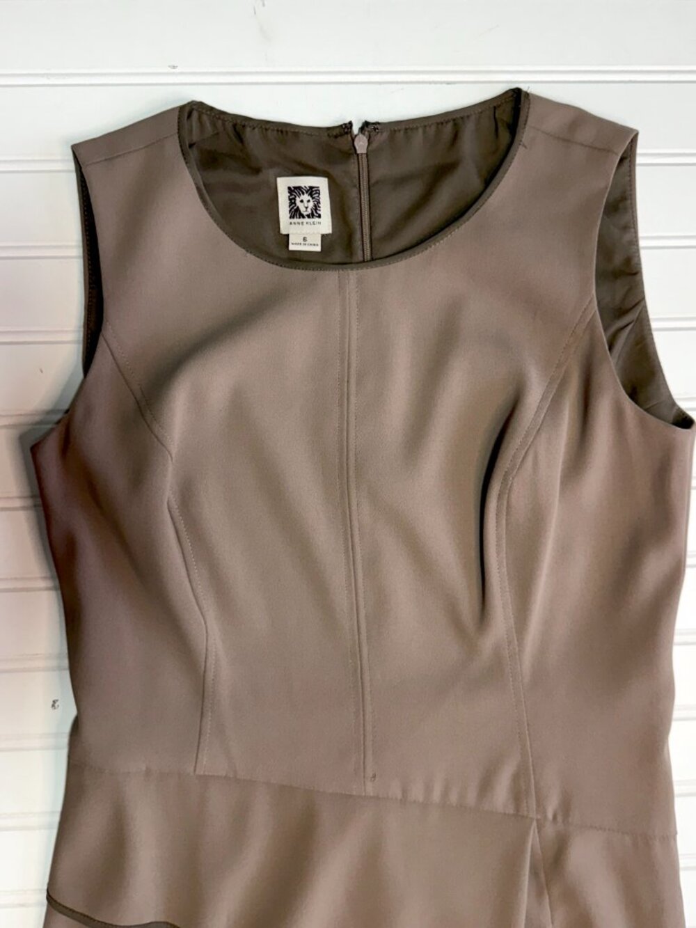 Anne Klein Taupe Sheath Dress Size 6 Sleeveless Work Career Midi - Picture 4 of 10